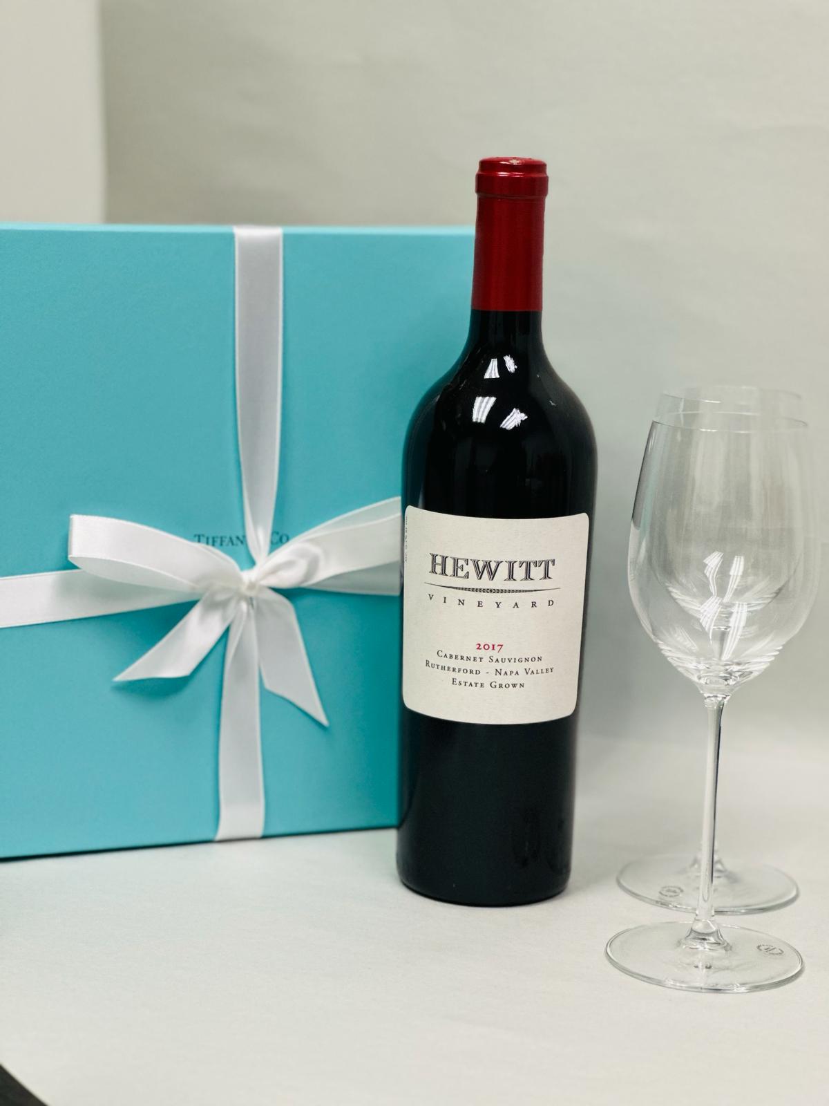 Hewitt Cabernet & Tiffany Glasses Gift Set
