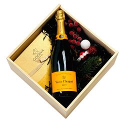 Christmas Special Veuve Clicquot And Chocolate Gift Basket
