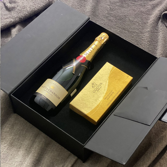 Moet & Chandon Imperial Brut Champagne 750ml & 8pc Chocolate Box