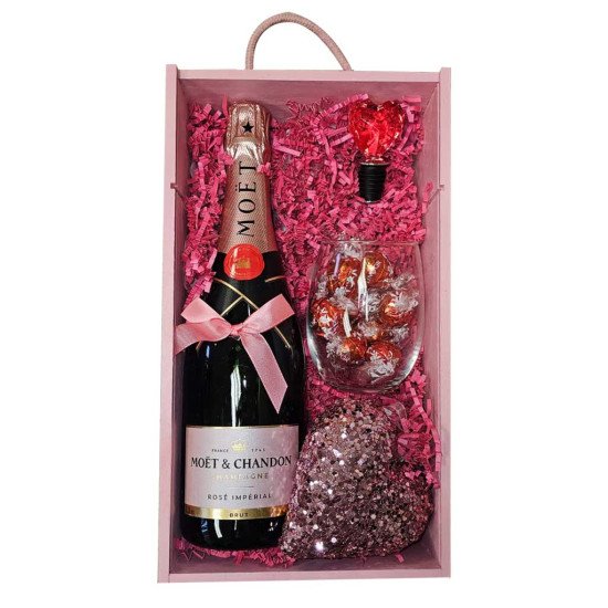 Moet and Chandon Champagne with Valentine Gift Box Moet and Chandon Champagne with Valentine Gift Box