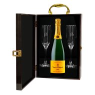 Personalized Mr and Mrs Champagne Flutes with Veuve Clicquot Personalized Mr and Mrs Champagne Flutes with Veuve Clicquot