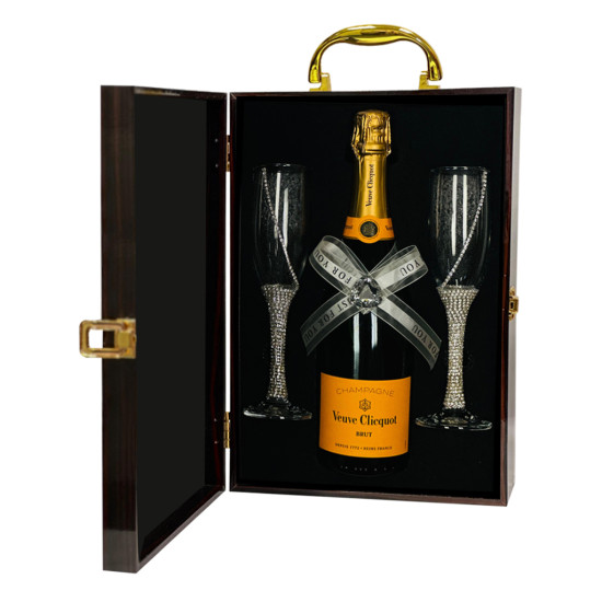 Veuve Clicquot Champagne & Crystal Toast Flutes Set Veuve Clicquot Champagne & Crystal Toast Flutes Set