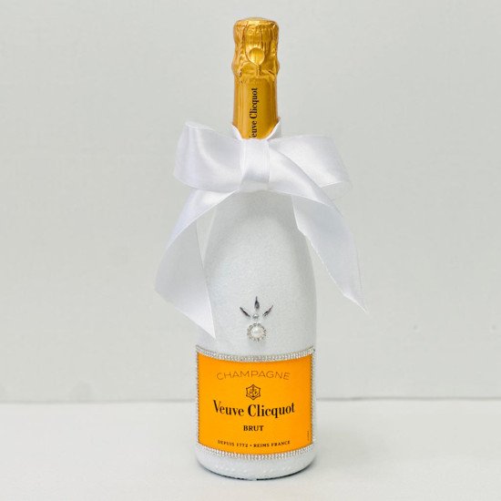 Pearl-Adorned Veuve Clicquot Brut Champagne & Flutes Gift Set Pearl-Adorned Veuve Clicquot Brut Champagne & Flutes Gift Set