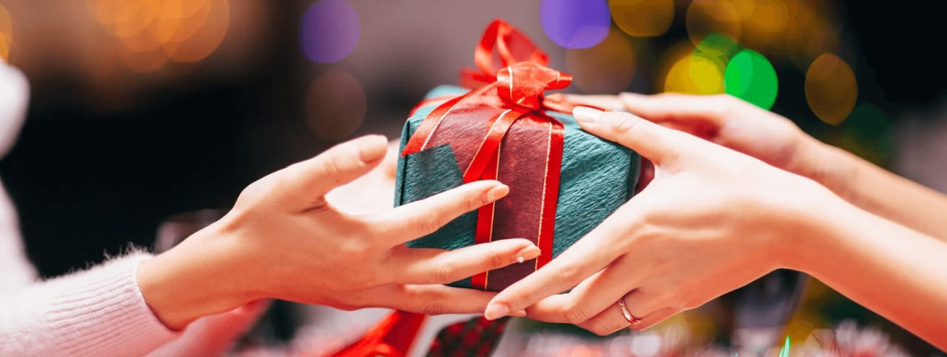 Wine Gift Ideas For Mom: To Heartfully Express Your Gratitude Wine Gift Ideas For Mom: To Heartfully Express Your Gratitude