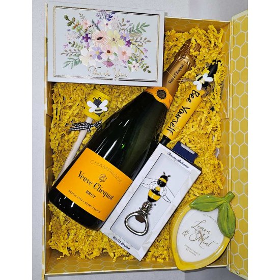 Spring-Themed Veuve Clicquot Gift Set Spring-Themed Veuve Clicquot Gift Set