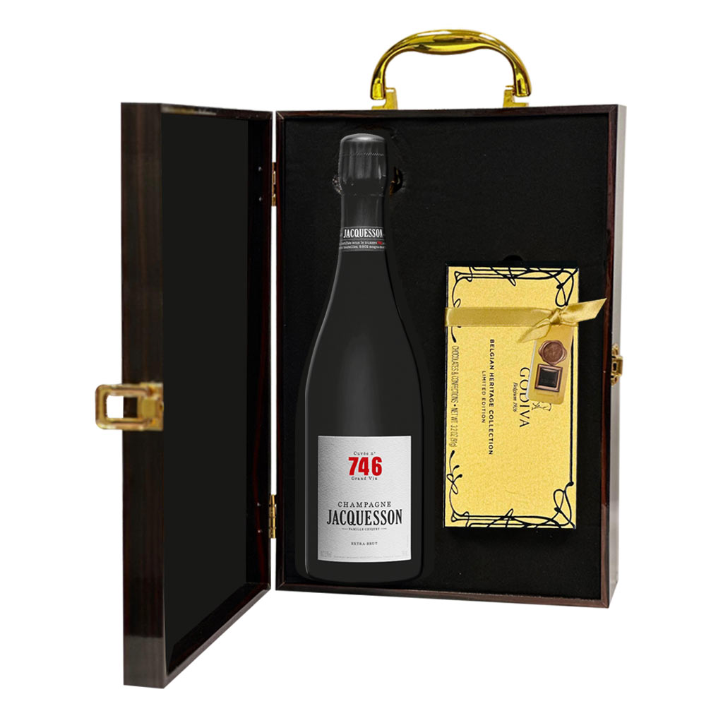 Jacquesson Cuvee 746 Extra Brut And Godiva Chocolate Gift Set